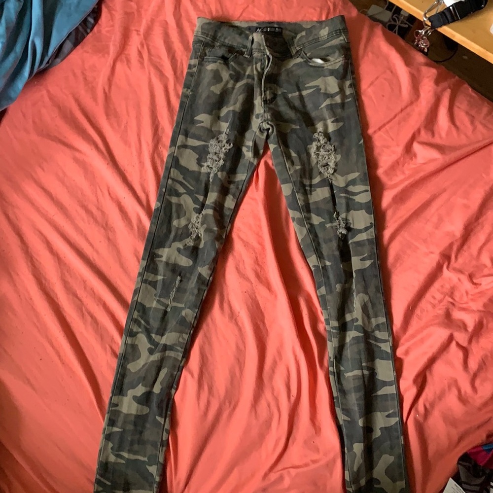 Camo ripped skinny jeans